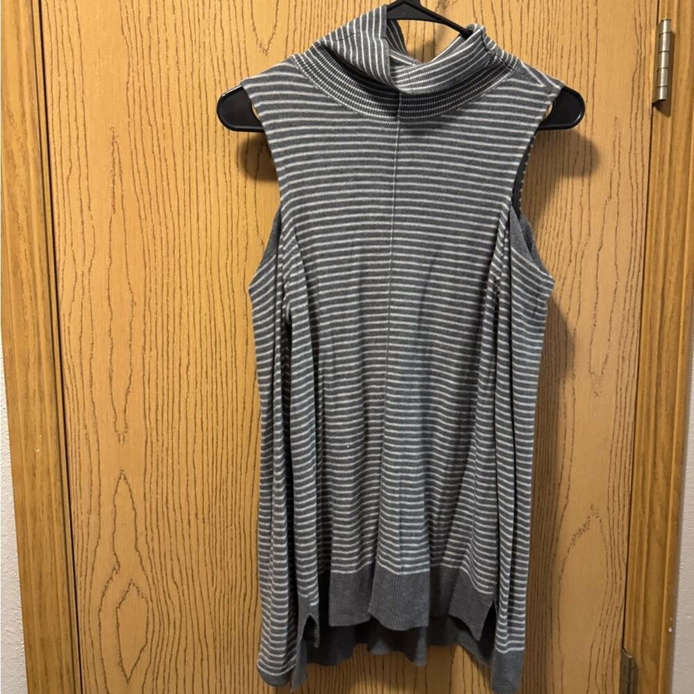 Trouve Gray Striped Sleeveless Top